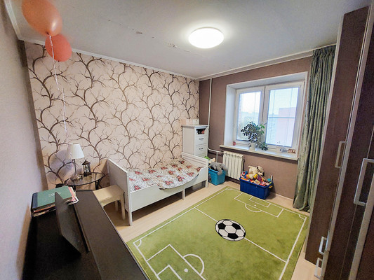 Продам трехкомнатную (3-комн.) квартиру, Западная ул, 44к1, Ям с