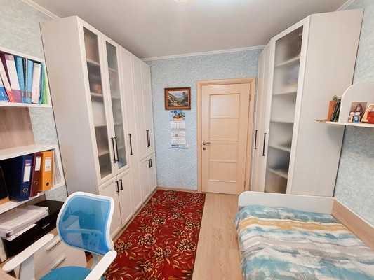 Продам трехкомнатную (3-комн.) квартиру, Западная ул, 44к1, Ям с