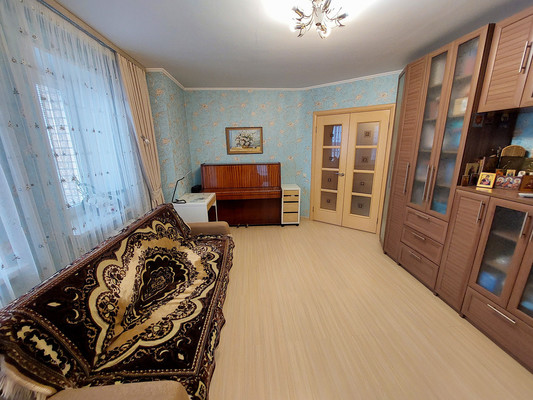 Продам трехкомнатную (3-комн.) квартиру, Западная ул, 44к1, Ям с