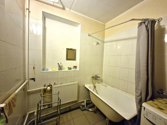 Продам комнату в 8-комн. квартире, Маяковского ул, 34А, Санкт-Петербург г