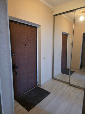 Продам однокомнатную (1-комн.) квартиру, Защитников Москвы пр-кт, 7к2, Москва г