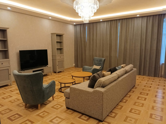 Продам трехкомнатную (3-комн.) квартиру, Каменноостровский пр-кт, 67, Санкт-Петербург г