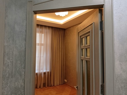 Продам трехкомнатную (3-комн.) квартиру, Каменноостровский пр-кт, 67, Санкт-Петербург г