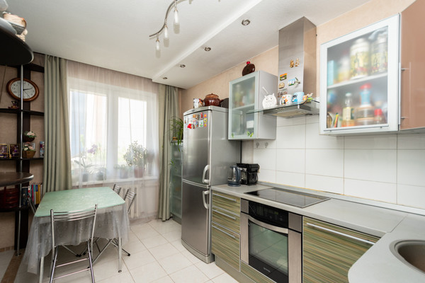 Продам двухкомнатную (2-комн.) квартиру, Байкальская ул, 202к2, Иркутск г