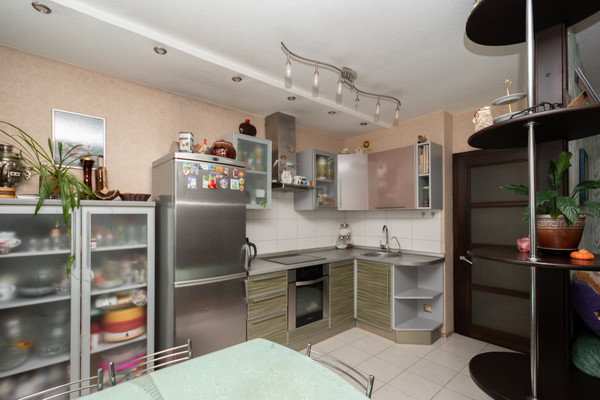 Продам двухкомнатную (2-комн.) квартиру, Байкальская ул, 202к2, Иркутск г