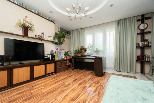 Продам двухкомнатную (2-комн.) квартиру, Байкальская ул, 202к2, Иркутск г