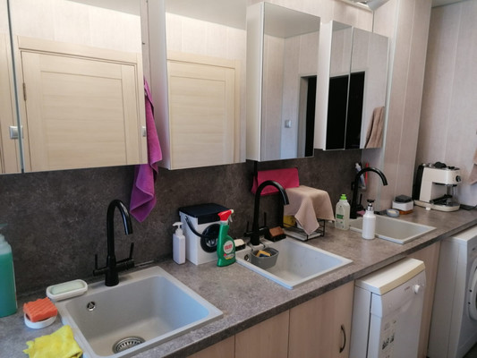 Продам комнату в 11-комн. квартире, Бухарестская ул, 128к2, Санкт-Петербург г