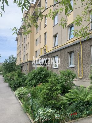 Продам двухкомнатную (2-комн.) квартиру, Пушкинская ул, 27, Шушары п