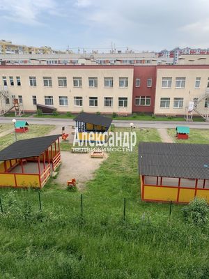 Продам двухкомнатную (2-комн.) квартиру, Пушкинская ул, 27, Шушары п