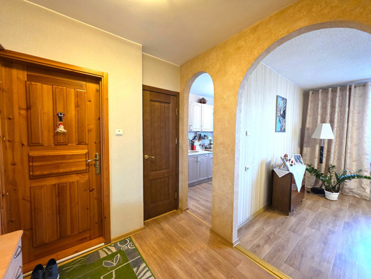 Продам трехкомнатную (3-комн.) квартиру, Ленина ул, 14А, Костомукша г
