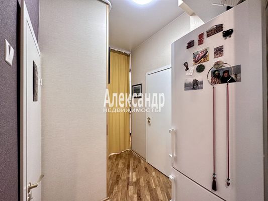 Продам трехкомнатную (3-комн.) квартиру, Конная ул, 5/3, Санкт-Петербург г