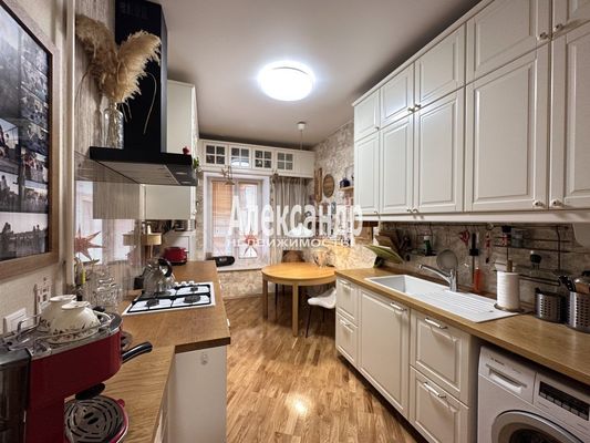 Продам трехкомнатную (3-комн.) квартиру, Конная ул, 5/3, Санкт-Петербург г