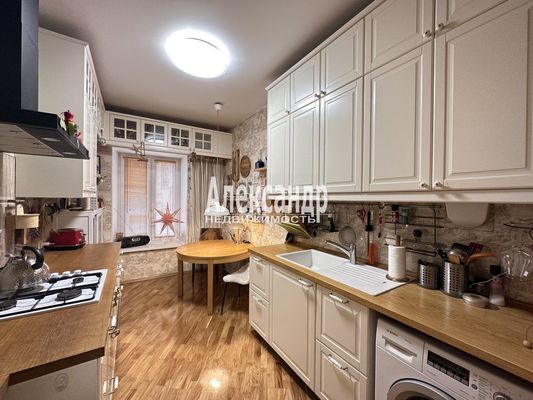 Продам трехкомнатную (3-комн.) квартиру, Конная ул, 5/3, Санкт-Петербург г