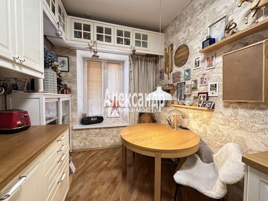 Продам трехкомнатную (3-комн.) квартиру, Конная ул, 5/3, Санкт-Петербург г