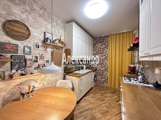 Продам трехкомнатную (3-комн.) квартиру, Конная ул, 5/3, Санкт-Петербург г