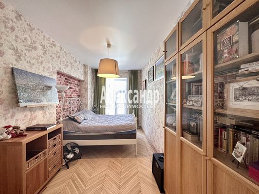 Продам трехкомнатную (3-комн.) квартиру, Конная ул, 5/3, Санкт-Петербург г