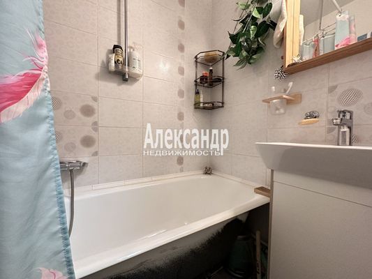 Продам трехкомнатную (3-комн.) квартиру, Конная ул, 5/3, Санкт-Петербург г