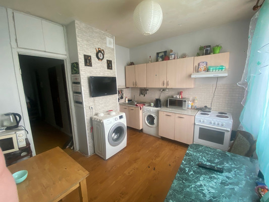 Продам трехкомнатную (3-комн.) квартиру, Братеевская ул, 21к2, Москва г
