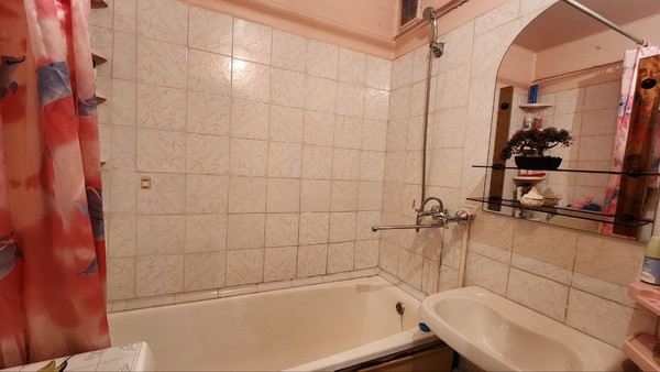 Продам двухкомнатную (2-комн.) квартиру, Менделеева ул, 14, Екатеринбург г
