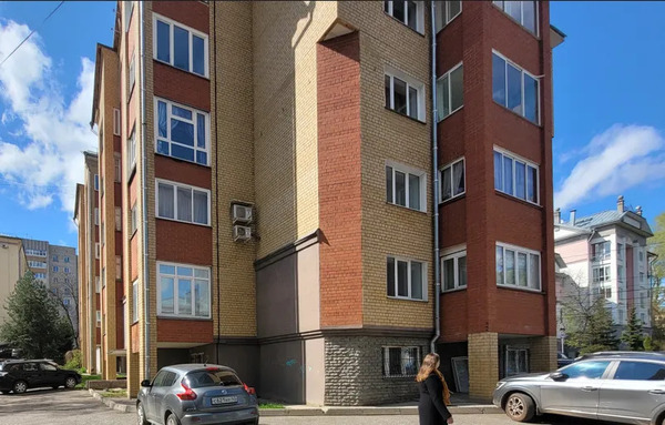 Продам многокомнатную квартиру, Молодой Гвардии ул, 46, Киров г