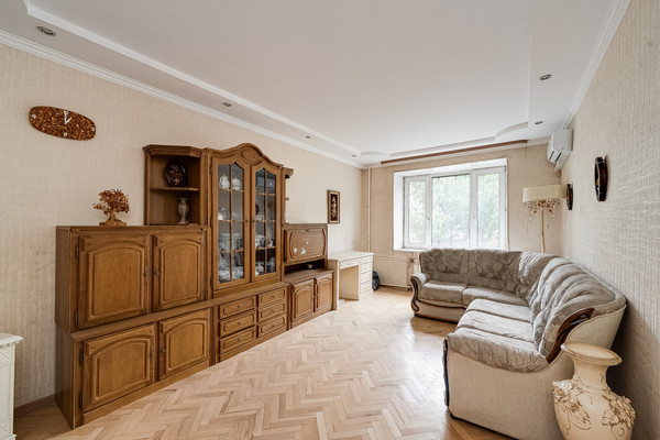 Продам трехкомнатную (3-комн.) квартиру, Энергетическая ул, 3, Москва г