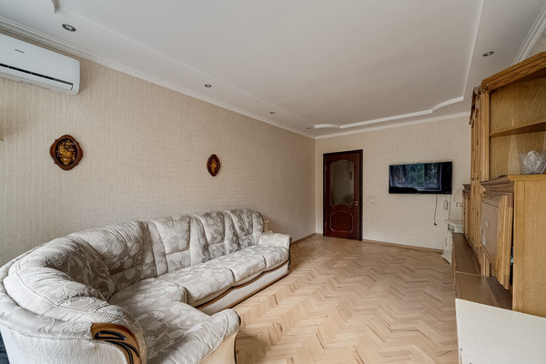 Продам трехкомнатную (3-комн.) квартиру, Энергетическая ул, 3, Москва г