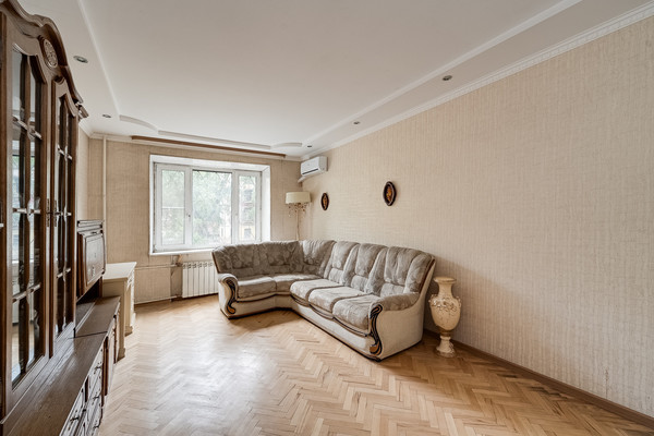 Продам трехкомнатную (3-комн.) квартиру, Энергетическая ул, 3, Москва г