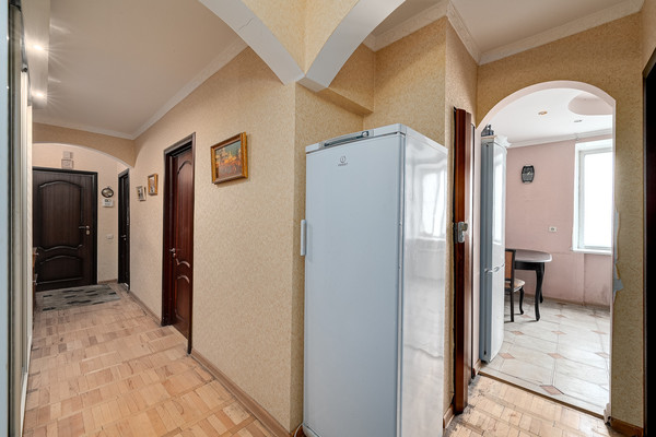 Продам трехкомнатную (3-комн.) квартиру, Энергетическая ул, 3, Москва г