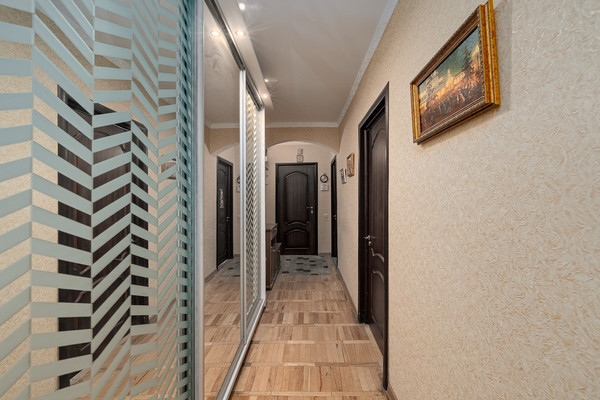 Продам трехкомнатную (3-комн.) квартиру, Энергетическая ул, 3, Москва г