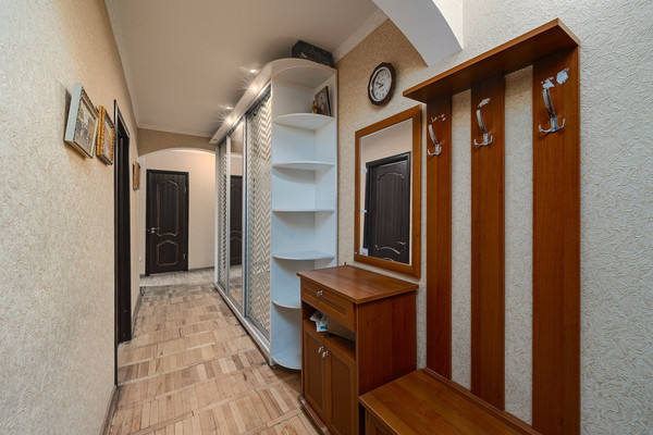 Продам трехкомнатную (3-комн.) квартиру, Энергетическая ул, 3, Москва г