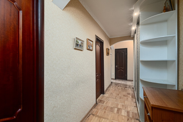 Продам трехкомнатную (3-комн.) квартиру, Энергетическая ул, 3, Москва г