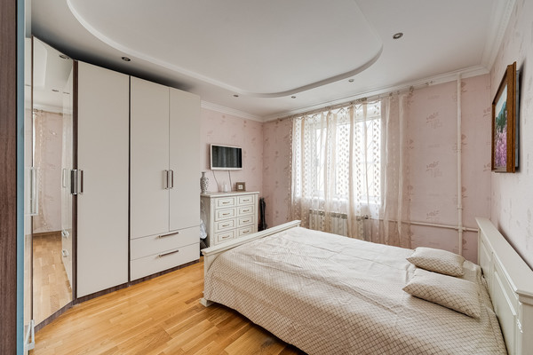 Продам трехкомнатную (3-комн.) квартиру, Энергетическая ул, 3, Москва г