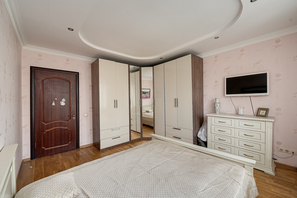 Продам трехкомнатную (3-комн.) квартиру, Энергетическая ул, 3, Москва г