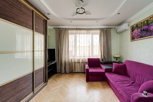 Продам трехкомнатную (3-комн.) квартиру, Энергетическая ул, 3, Москва г