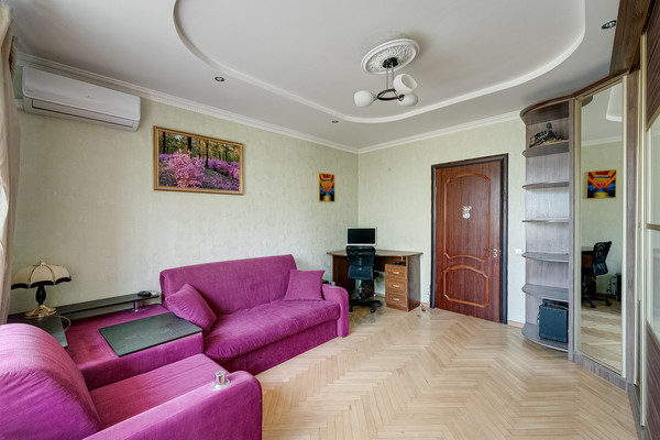 Продам трехкомнатную (3-комн.) квартиру, Энергетическая ул, 3, Москва г
