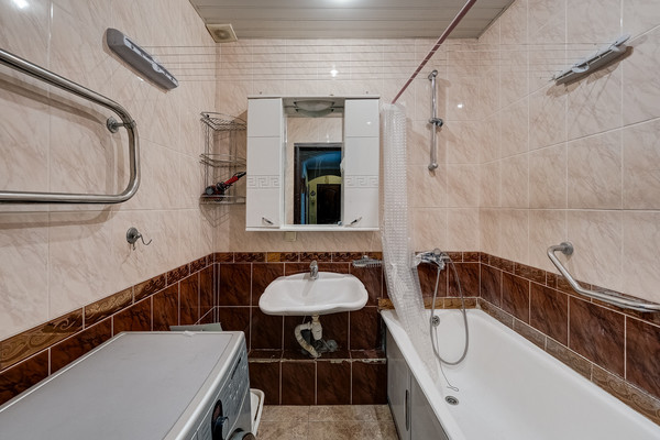 Продам трехкомнатную (3-комн.) квартиру, Энергетическая ул, 3, Москва г