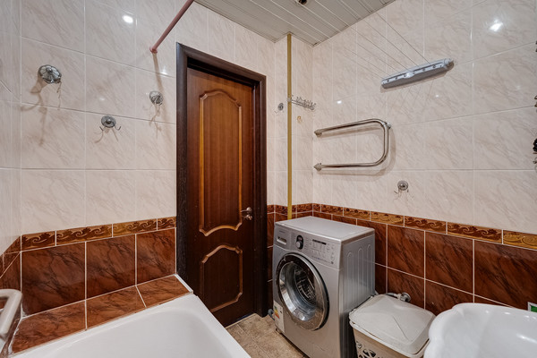 Продам трехкомнатную (3-комн.) квартиру, Энергетическая ул, 3, Москва г
