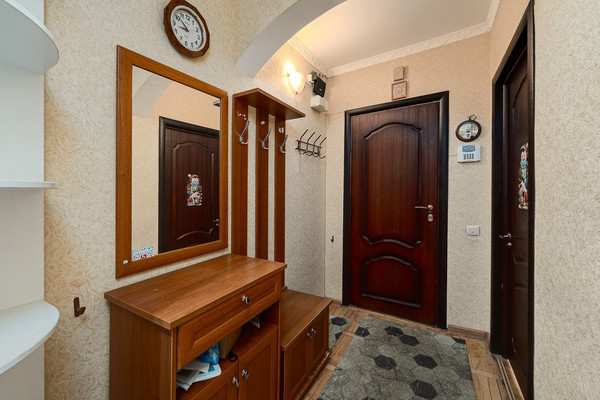 Продам трехкомнатную (3-комн.) квартиру, Энергетическая ул, 3, Москва г