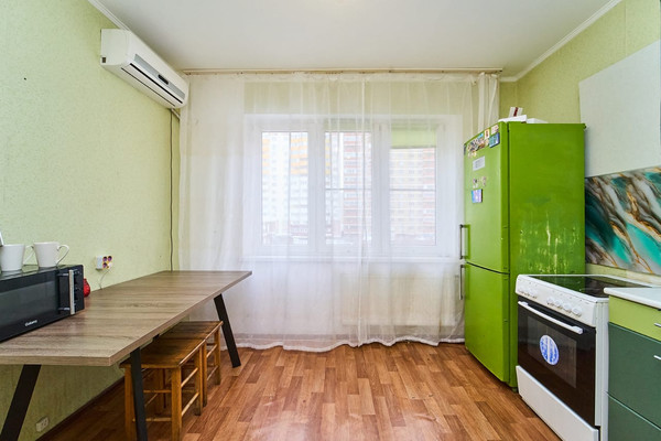 Продам двухкомнатную (2-комн.) квартиру, им. писателя Знаменского пр-кт, 16, Краснодар г