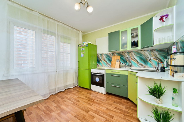 Продам двухкомнатную (2-комн.) квартиру, им. писателя Знаменского пр-кт, 16, Краснодар г