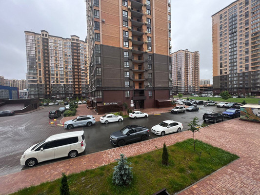 Продам двухкомнатную (2-комн.) квартиру, им. Григория Булгакова ул, 16, Краснодар г