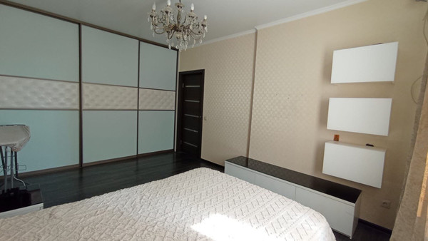 Продам двухкомнатную (2-комн.) квартиру, Российская ул, 79/3к2, Краснодар г