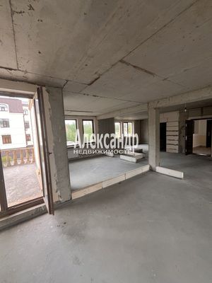 Продам трехкомнатную (3-комн.) квартиру, Чкалова ул, 34А, Гатчина г