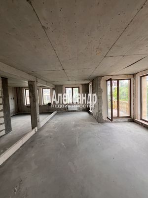 Продам трехкомнатную (3-комн.) квартиру, Чкалова ул, 34А, Гатчина г