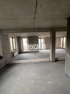 Продам трехкомнатную (3-комн.) квартиру, Чкалова ул, 34А, Гатчина г