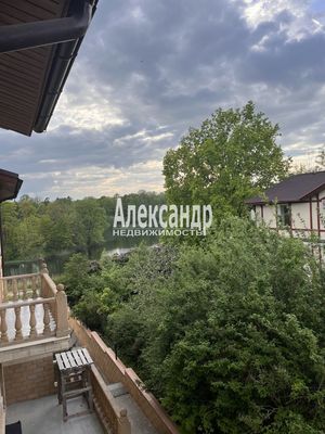 Продам трехкомнатную (3-комн.) квартиру, Чкалова ул, 34А, Гатчина г