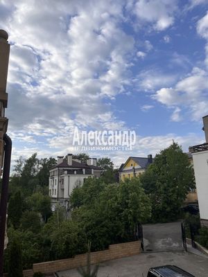 Продам трехкомнатную (3-комн.) квартиру, Чкалова ул, 34А, Гатчина г