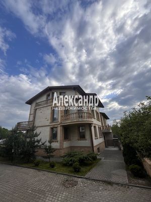 Продам трехкомнатную (3-комн.) квартиру, Чкалова ул, 34А, Гатчина г