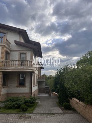 Продам трехкомнатную (3-комн.) квартиру, Чкалова ул, 34А, Гатчина г