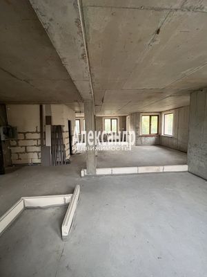 Продам трехкомнатную (3-комн.) квартиру, Чкалова ул, 34А, Гатчина г